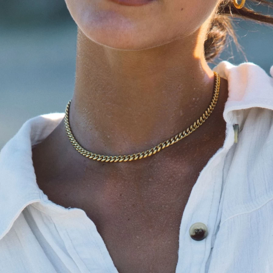Atolea Jewelry Bonifacio Necklace – Elegant & Stylish Women’s Pendant for Everyday Wear