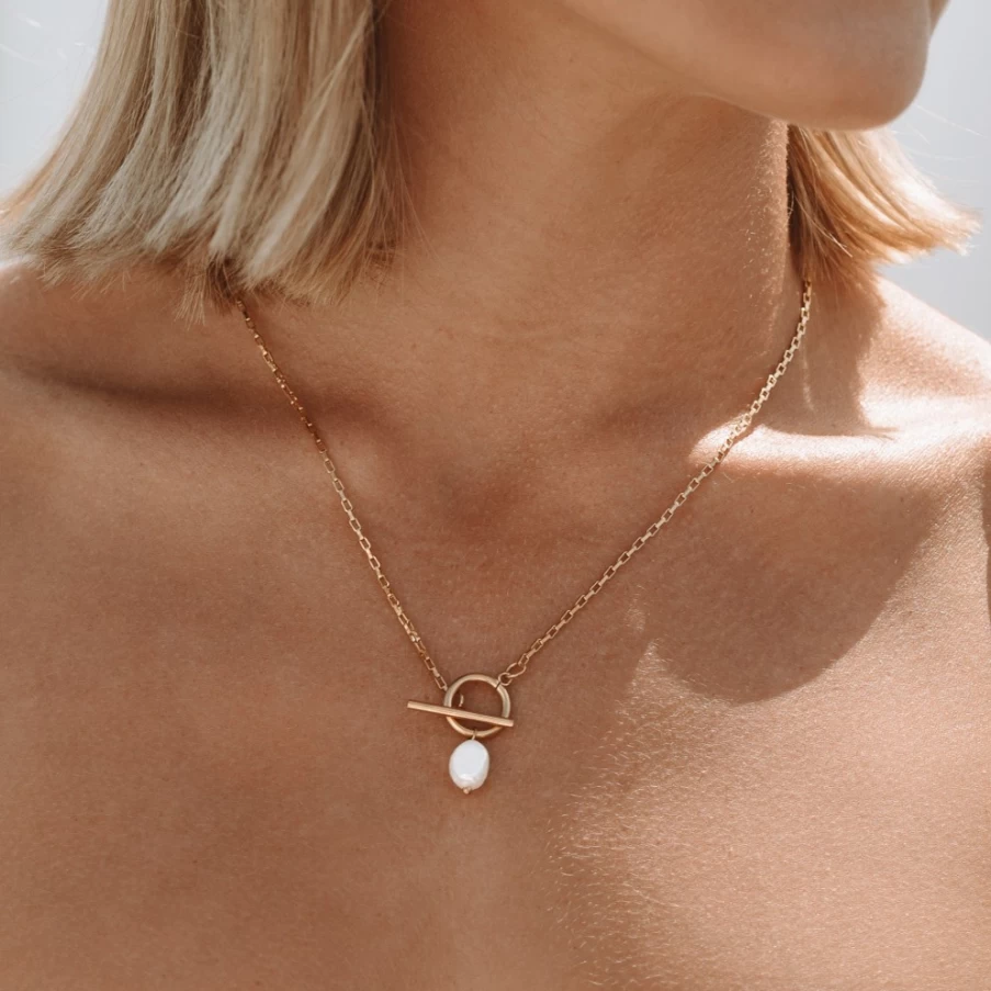Atolea Jewelry La Isla Necklace - Elegant Island-Inspired Pendant for Women