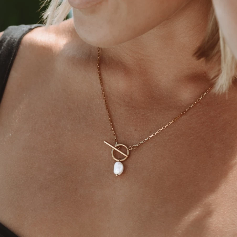 Atolea Jewelry La Isla Necklace - Elegant Island-Inspired Pendant for Women